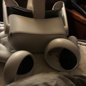 Standalone VR Headset with Controllers - Gray